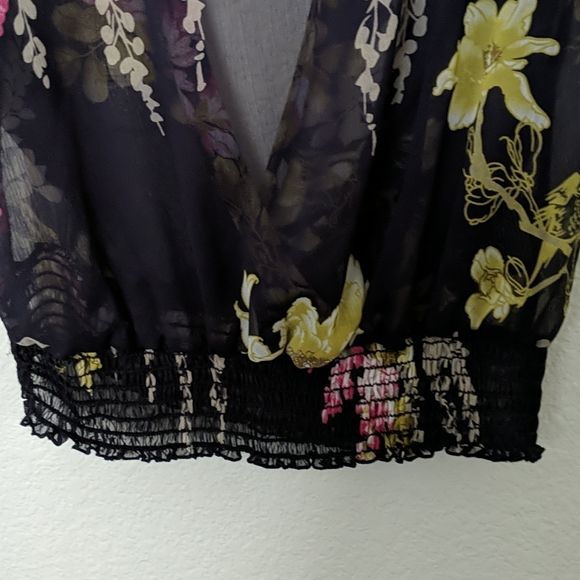 Guess Blouse - Picture 3 of 4